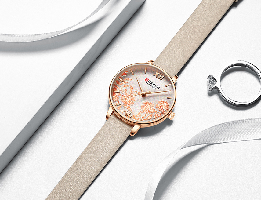 Montre Curren pour femme avec bracelet de cuir beige et cadran fleuri