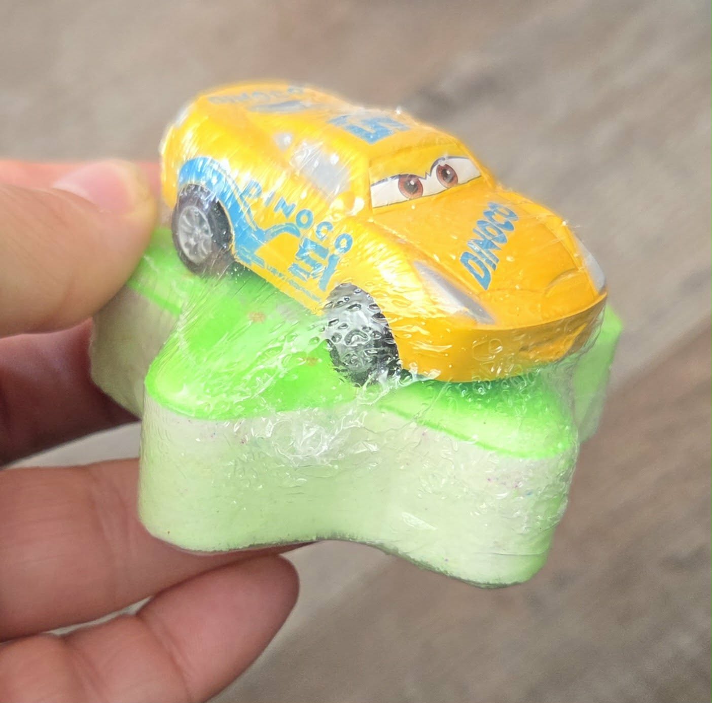 Bombe de bain effervescente avec jouet - Les Bagnoles - Froot Loops