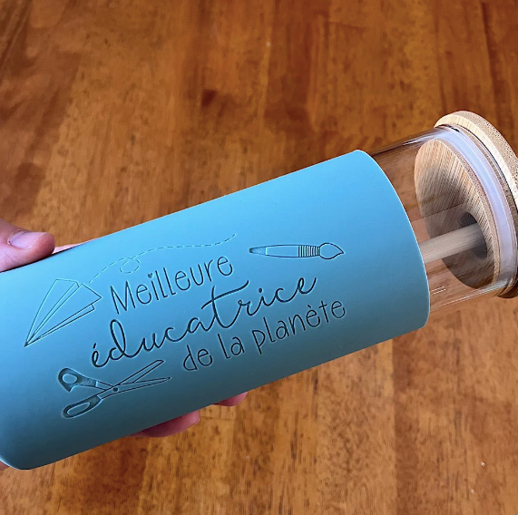 Cadeau pour éducatrice - Bouteille en verre 20 oz gravée: Meilleure éducatrice de la planète!