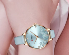 Montre Curren pour femmes bracelet de cuir bleu pâle