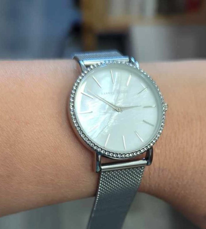 Montre mode pour femmes avec bracelet mesh argent