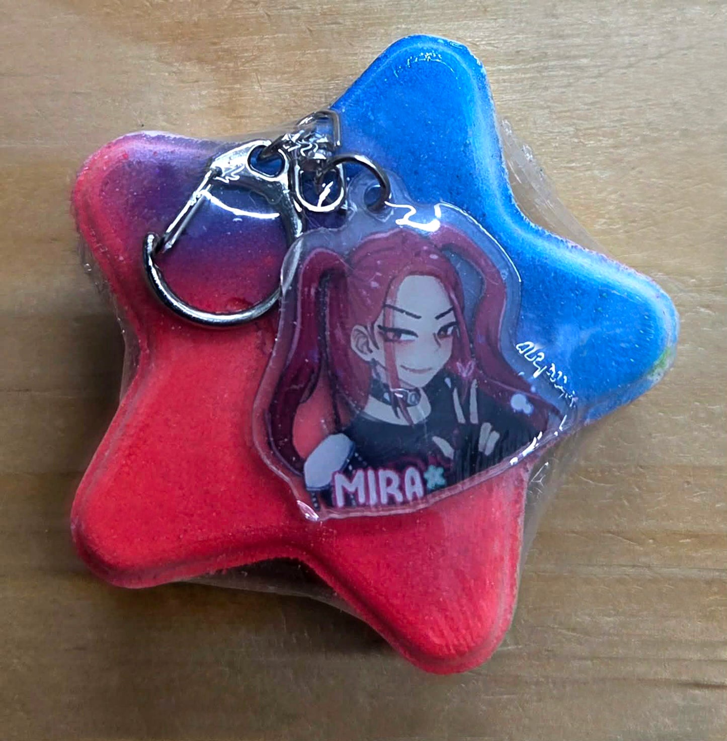 Bombe de bain effervescente - KPop Demon Hunters porte-clés Mira - Potion d'amour