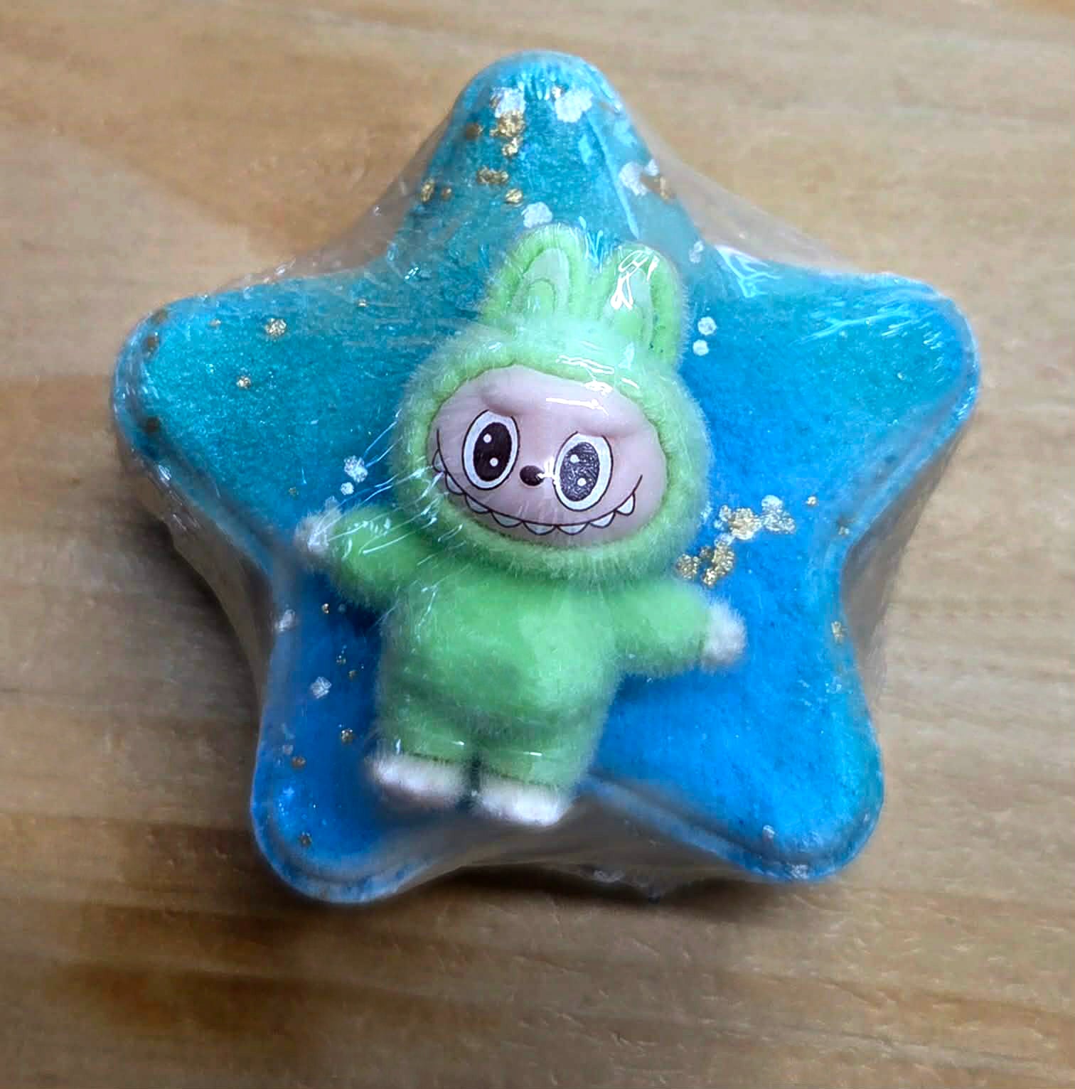 Bombe de bain effervescente - Étoile avec jouet Labubu vert - Orange Creamsicle