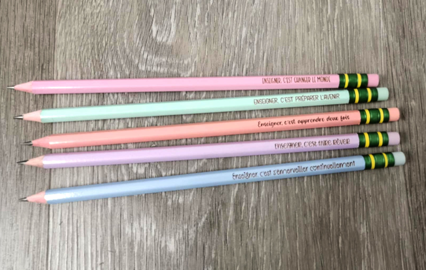 Cadeau pour enseignant(e) - Lot de 5 crayons de plomb aux couleurs pastels avec pensées pour enseignantes