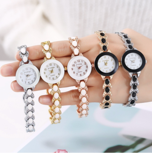 Montre métal pour femmes argent et noir