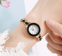 Montre métal pour femmes argent et noir