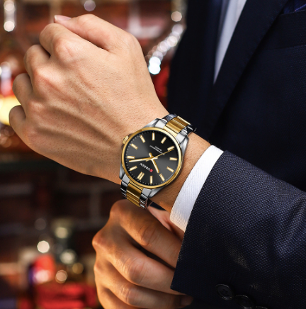 Montre Curren en métal deux tons or et argent, fond noir, pour hommes.