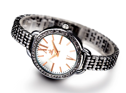Montre métal noir - fond noir pour femmes